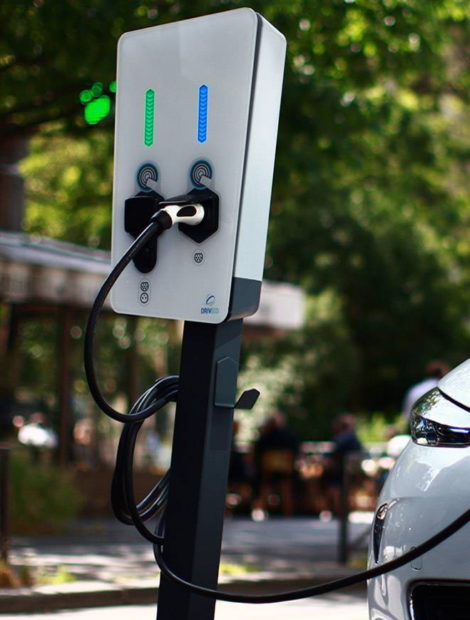 Bornes de recharge pour véhicules électriques en Corse